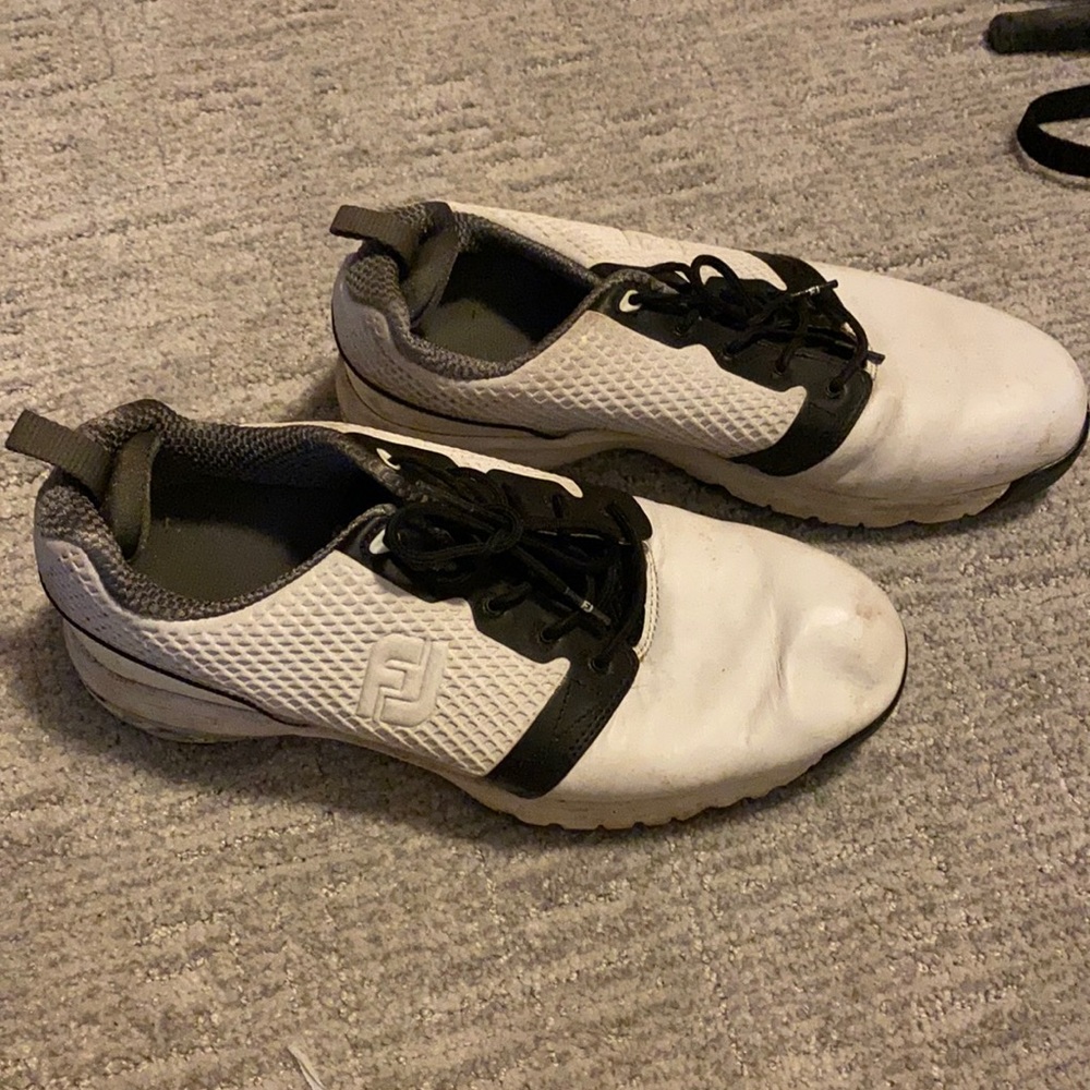 Golf shoes